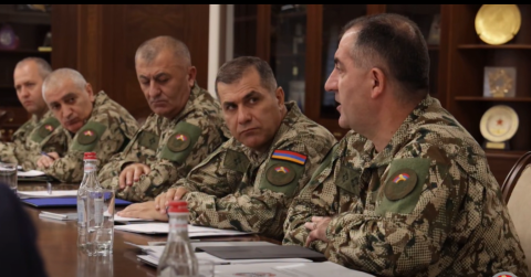 Սուրեն Պապիկյանը խորհրդակցություն է անցկացրել բանակի նոր համազգեստի ներդրման ընթացքի վերաբերյալ