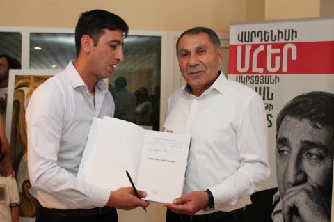 Վարդենիսի մշակույթի պալատում կայացել է Զոհրապ Թովմասյանի «Կյանքի գույներ» գրքի շնորհանդեսը