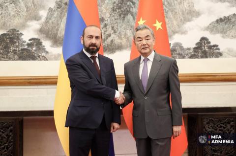Chinese FM congratulates Armenian counterpart on reappointment, highlights growing ties