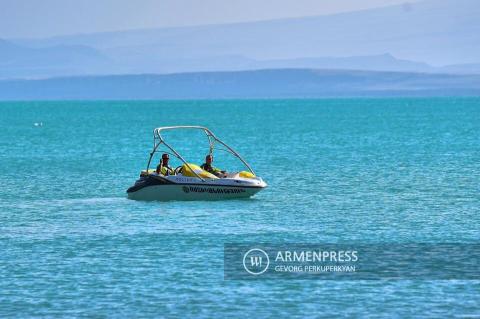 Փրկարարները քաղաքացիներին և հեծանիվ-նավակը մոտեցրել են ափ