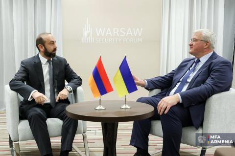 Министр иностранных дел Украины поздравил Арарата Мирзояна с переназначением на пост главы МИД Армении
