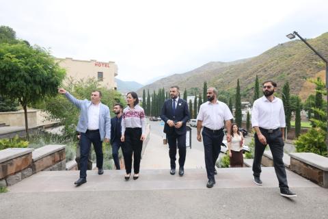 Ժաննա Անդրեասյանն այցելել է Կապանի Ա. Շիրվանզադեի անվան և Գորիսի Վ. Վաղարշյանի անվան պետական դրամատիկական թատրոններ