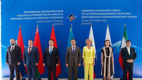 Armenian economy minister presents agricultural development priorities at EEU meeting