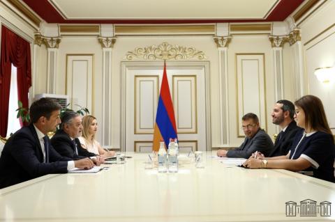 Ռուբեն Ռուբինյանն ընդունել է ՀՀ-ում Արգենտինայի դեսպանին