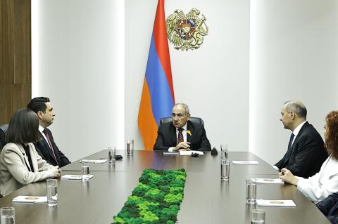Վարչապետն ԱԽ աշխատակազմին է ներկայացրել նորանշանակ քարտուղար Ալեն Սիմոնյանին