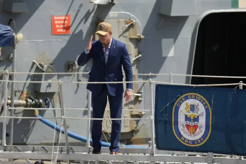 США сохранят морскую блокаду Ирана на «неопределенное время»: Хегсет