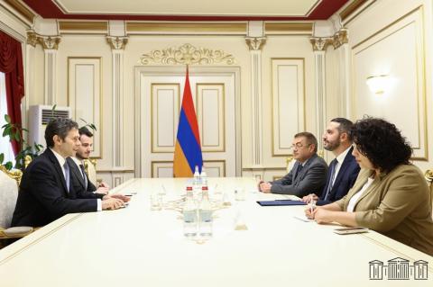 Ռուբեն Ռուբինյանն ընդունել է Հայաստանում Հունաստանի դեսպանին