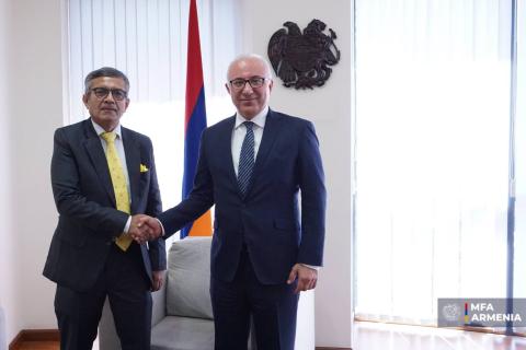 ՀՀ ԱԳ նախարարի տեղակալը հանդիպել է Հնդկաստանի պաշտպանության քարտուղարի հետ