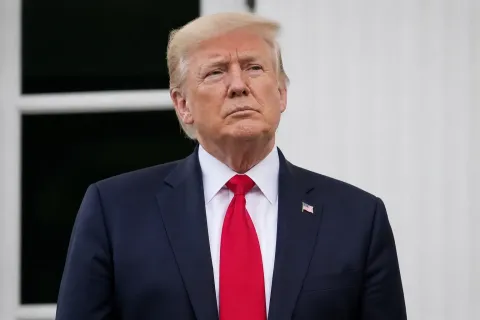 Трамп на 3 дня приостанавливает запланированные 50% -пошлины на канадские товары