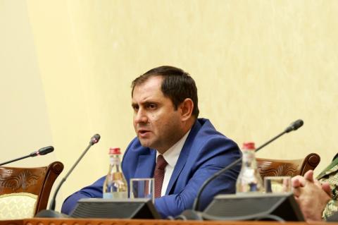 ՀՀ պաշտպանության նախարարը հանդիպել է «Պատիվ ունեմ» ծրագրի շահառուների հետ