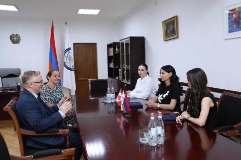 ՀՀ ՄԻՊ-ն ընդունել է Հայաստանում Կանադայի դեսպանին