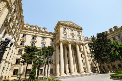Ադրբեջանի ԱԳՆ-ն սադրանք է որակել Ռուսաստանում իր դեսպանատան հյուրընկալությունների տան մոտ տեղի ունեցած միջադեպը