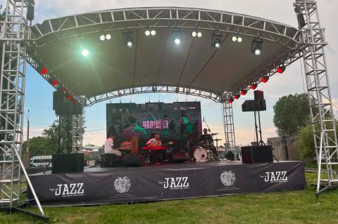 Գյումրիում մեկնարկել է «HAY-AT JAZZ. հայը՝ ջազում, ջազը՝ բակում» փառատոնը