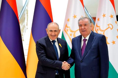 Pashinyan meets Tajikistan President Emomali Rahmon