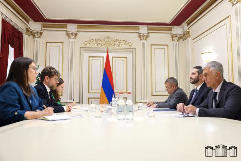 Speaker meets outgoing French ambassador