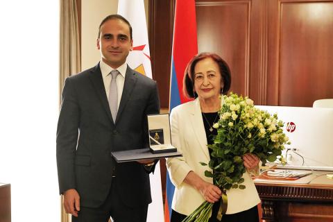 Մանկական վիրաբույժ Բելլա Թադևոսյանը պարգևատրվել է «Էրեբունի-Երևան 2800-ամյակի» հուշամեդալով