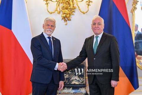 Հայաստանի և Չեխիայի նախագահների տետ-ա-տետ և ընդլայնված կազմով հանդիպումները