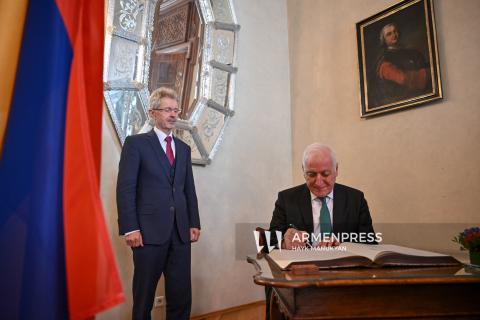 Президент Республики Армения Ваагн Хачатурян встретился с председателем Сената чешского парламента Милошем Выстрчилом