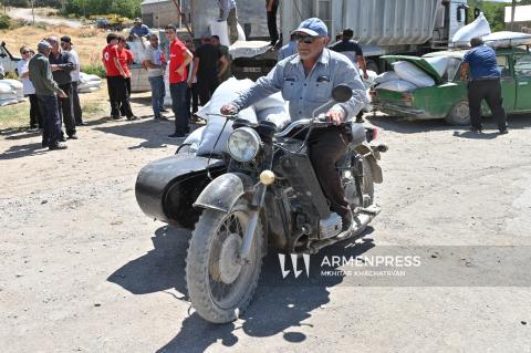 ICRC wheat seed distribution program in the Khachik community of Vayots Dzor