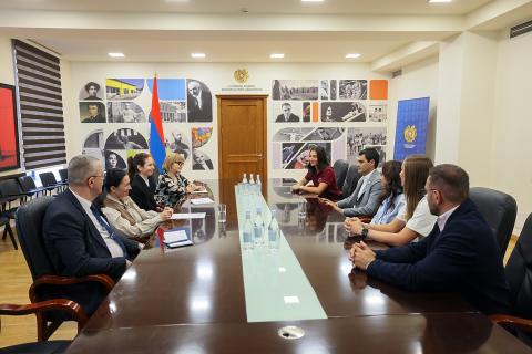 Ժաննա Անդրեասյանն ընդունել է Հայաստանը ներկայացնող թենիսիստներ Էլինա Ավանեսյանին և Ալինա Չարաևային