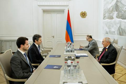 ՀՀ վարչապետը հրաժեշտի հանդիպում է ունեցել Հունաստանի դեսպանի հետ