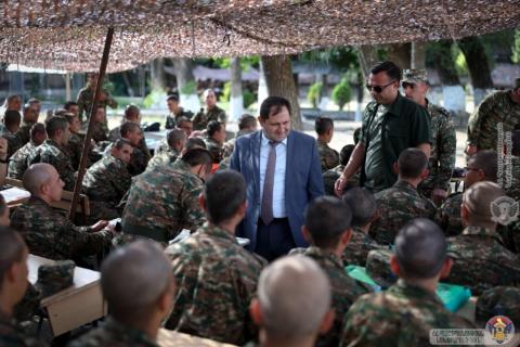 Անակնկալ այցերը զորամասեր վեր են հանում խնդիրներ, որոնք տեսանելի չեն սովորական այցերի ընթացքում. Սուրեն Պապիկյան