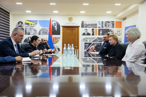 Armenian Minister, Warsaw Royal Castle museum director discuss cultural cooperation