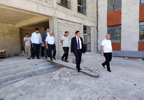 Քաղաքաշինության կոմիտեի նախագահը չնախատեսված այց է կատարել Բարձրաշենի դպրոցի շինարարության հրապարակ