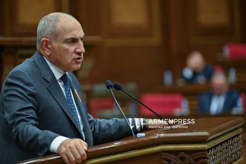 Վարչապետը Քոչարյանի ընտանիքի գույքն օրինական համարող քաղաքացիներին կոչ է արել հեղափոխություն անել