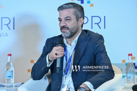 Иран обсуждает с соседями вопрос будущих механизмов безопасности в регионе: Алиреза Хода Голипур