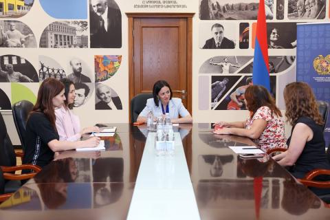 Ժաննա Անդրեասյանը  մանկավարժների հետ  քննարկել է  ոլորտին առնչվող մի շարք հարցեր