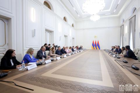 Спикер парламента Армении принял делегацию во главе с генеральным секретарем Европейской народной партии