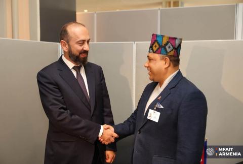 Armenian, Nepalese FMs discuss developing bilateral ties