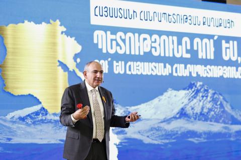 Pashinyan presents Real Armenia doctrine at meeting with students