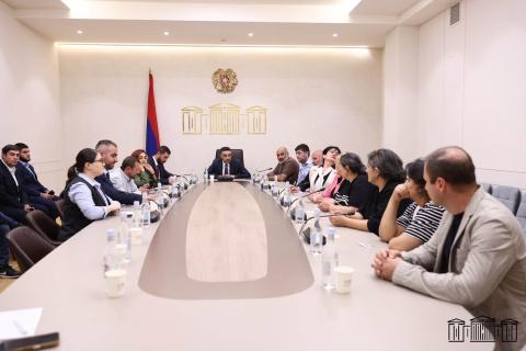 ԱԺ պատգամավորները հանդիպել են անհայտ կորած անձանց հարազատների ասոցիացիայի ներկայացուցիչների հետ