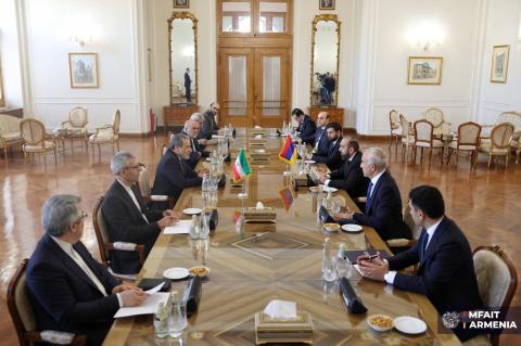 Թեհրանում ընթանում է Միրզոյան-Արաղչի հանդիպումն՝ ընդլայնված կազմով