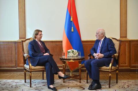 ՀՀ նախագահ Վահագն Խաչատուրյանն ընդունել է ՀՀ-ում Գերմանիայի արտակարգ և լիազոր դեսպան Կլաուդիա Բուշին