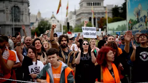 В Испании акция протеста переросла в столкновения с полицией