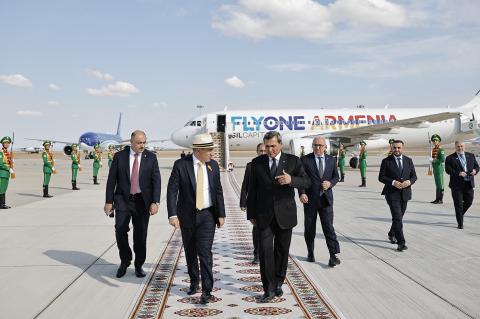 Pashinyan arrives in Turkmenistan for CIS summit
