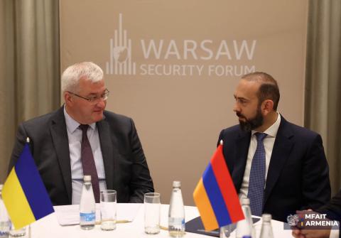 Armenian, Ukrainian FMs discuss developing bilateral ties