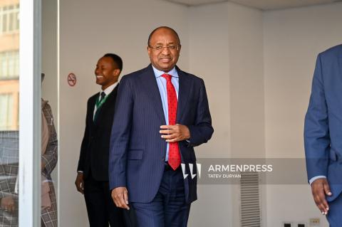 President of Zanzibar Hussein Ali Mwinyi arrives in Armenia