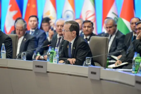 Բաքվում Իսրայելի նախագահի ելույթի ժամանակ 14 պատվիրակություն լքել է դահլիճը