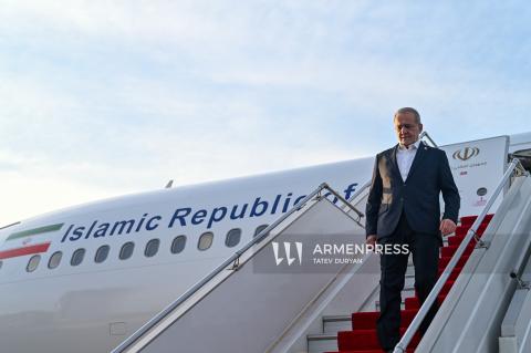 Президент Ирана прибыл в Армению