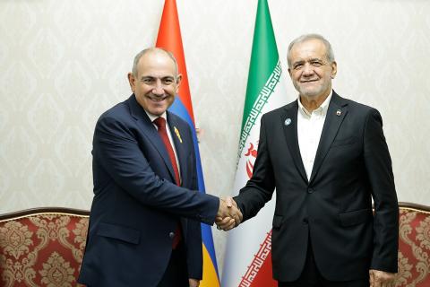Primer ministro de Armenia se reunió con el presidente de Irán