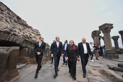 ՅՈՒՆԵՍԿՕ-ի գլխավոր տնօրենն այցելել է  Զվարթնոց տաճար