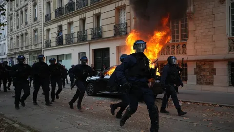 Clashes, arson and looting mark new wave of protests in France