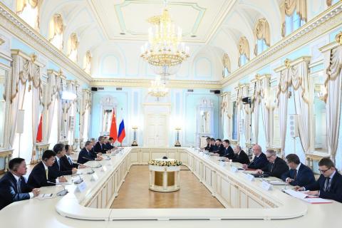 Մոսկվայի և Պեկինի հարաբերություններն ուղղված չեն որևէ մեկի դեմ. Պուտինն ընդունել է Չինաստանի վարչապետին