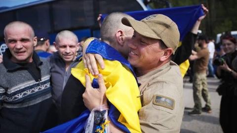 Россия и Украина обменялись военнопленными по формуле “270 на 270”
