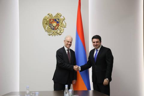 Alen Simonyan recibió a una delegación de la Comisión Europea encabezada por Gert Jan Koopman