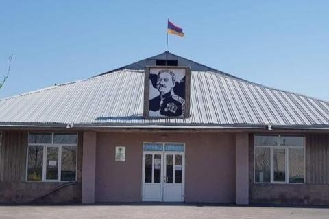 Անդրանիկ Օզանյանի նկարը չի ապամոնտաժվել, այլ տեղափոխվել է՝ անվտանգության նկատառումներից ելնելով. Արտենիի դպրոցի հայտարարությունը